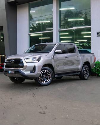 TOYOTA HILUX 2.8 D-4D TURBO DIESEL CD SRX 4X4 AUTOMÁTICO